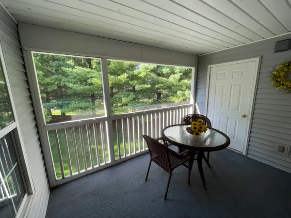 $204,500 | 732 West Barrington Circle, Jackson, MI 49203