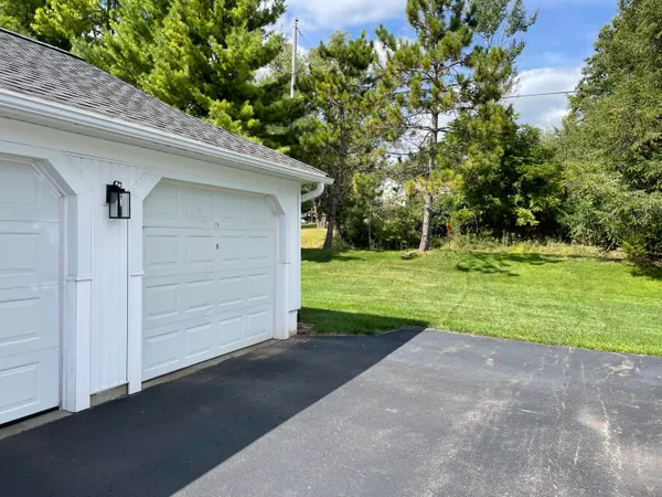 $204,500 | 732 West Barrington Circle, Jackson, MI 49203