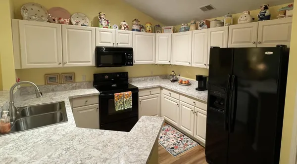 $204,500 | 732 West Barrington Circle, Jackson, MI 49203