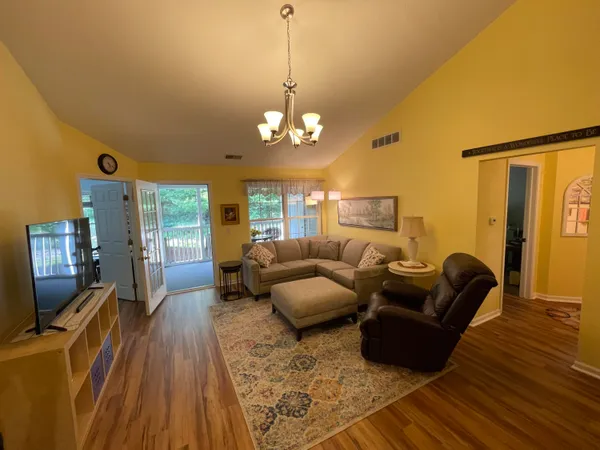 $204,500 | 732 West Barrington Circle, Jackson, MI 49203