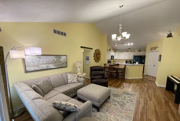 $204,500 | 732 West Barrington Circle, Jackson, MI 49203