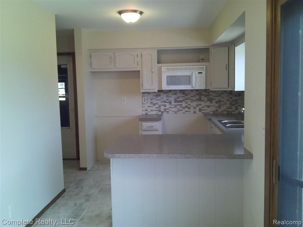1462 Morrish Road Flint, MI 48532 - Photo 6 of 22 2013-11-12 14.00.55.jpg