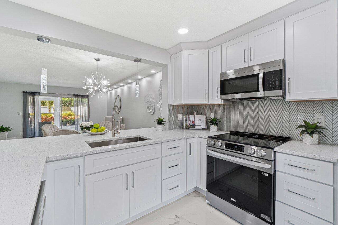 7301 Amberly Lane, Unit 107 Delray Beach, FL 33446 - Photo 13 of 51 008-7301AmberlyLane-DelrayBeach-FL-33446