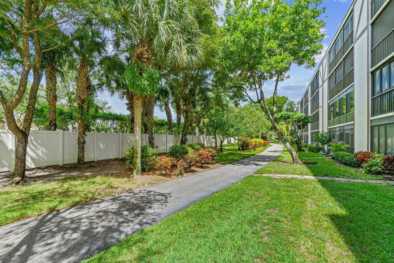 7301 Amberly Lane, Unit 107 Delray Beach, FL 33446 - Photo 32 of 51 036-7301AmberlyLane-DelrayBeach-FL-33446