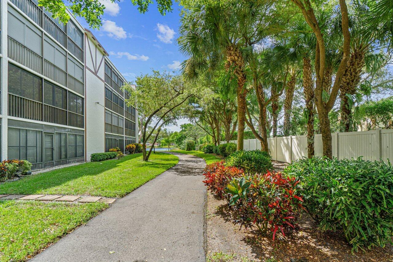 7301 Amberly Lane, Unit 107 Delray Beach, FL 33446 - Photo 35 of 51 039-7301AmberlyLane-DelrayBeach-FL-33446