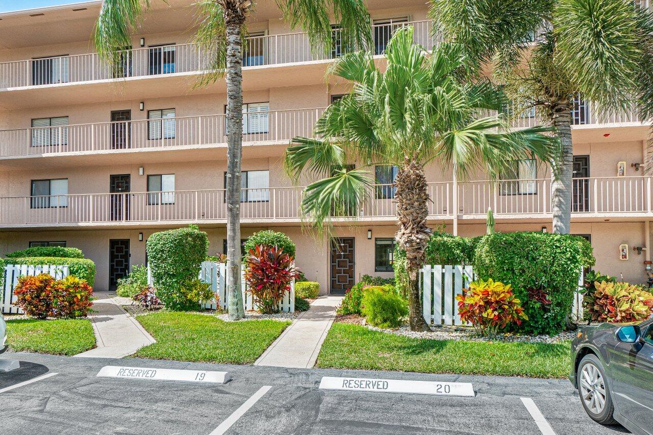 7301 Amberly Lane, Unit 107 Delray Beach, FL 33446 - Photo 39 of 51 002-7301AmberlyLane-DelrayBeach-FL-33446