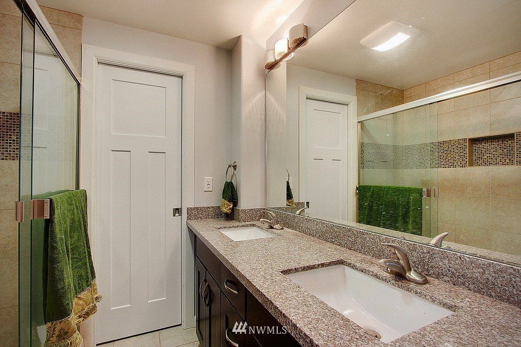 19808 Talbot Road South Renton, WA 98055 - Photo 8 of 13