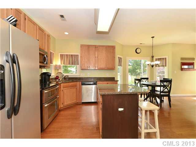 1609 Ivy Bluff Way Matthews, NC 28105 - Photo 7 of 16
