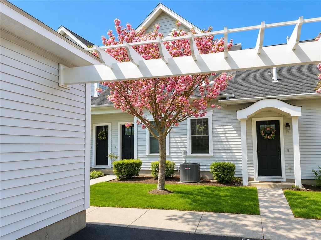 301 West Shore Road, Unit 19 Warwick, RI 02889 - Photo 26 of 41