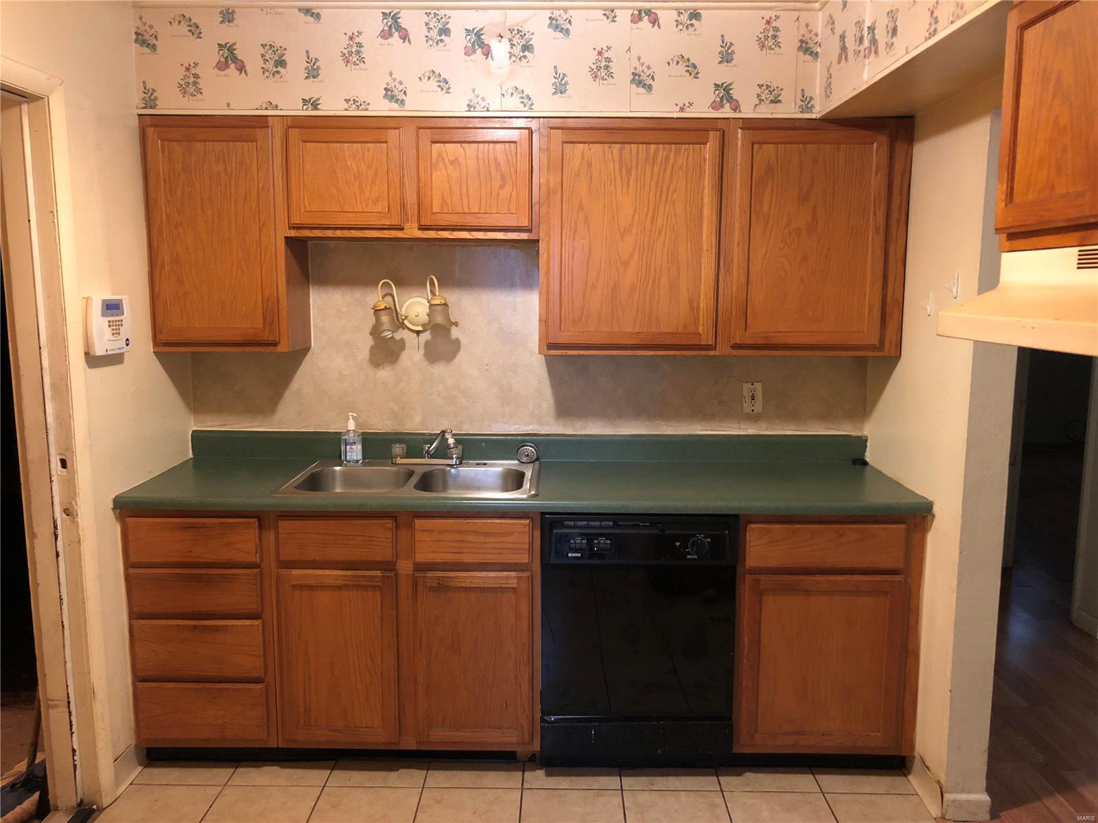 3848 Woodson Road St. Louis, MO 63134 - Photo 6 of 13 Gallery Image 6