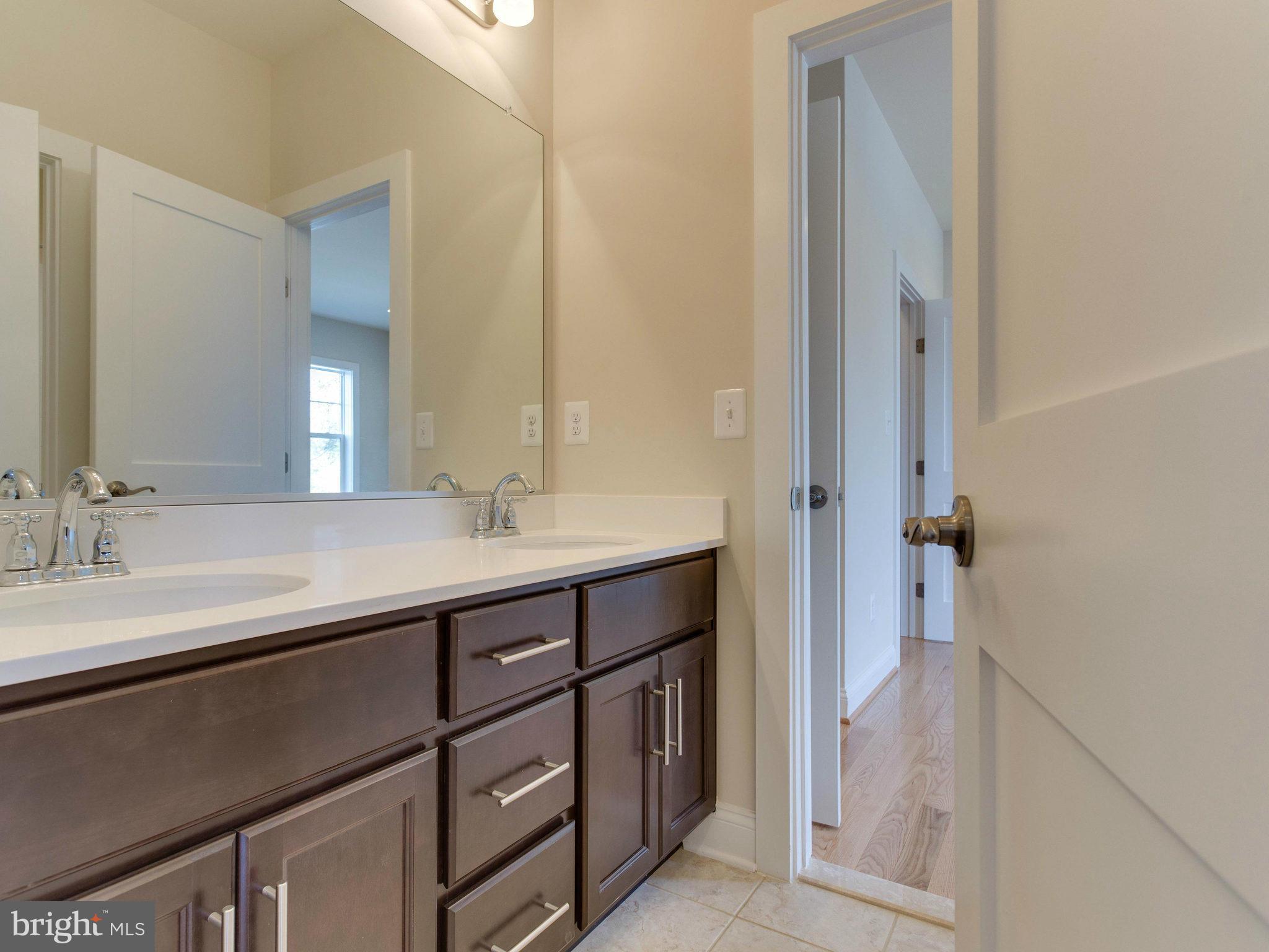 7331 Paxton Road Falls Church, VA 22043 - Photo 16 of 22 Jack and Jill Bath