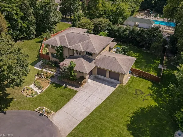 $879,900 | 125 Asbury Pl Court, Clemmons, NC 27012