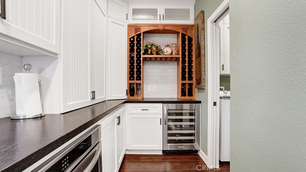 473 Camino Flora Vista San Clemente, CA 92673 - Photo 18 of 59 a view of cabinets and window