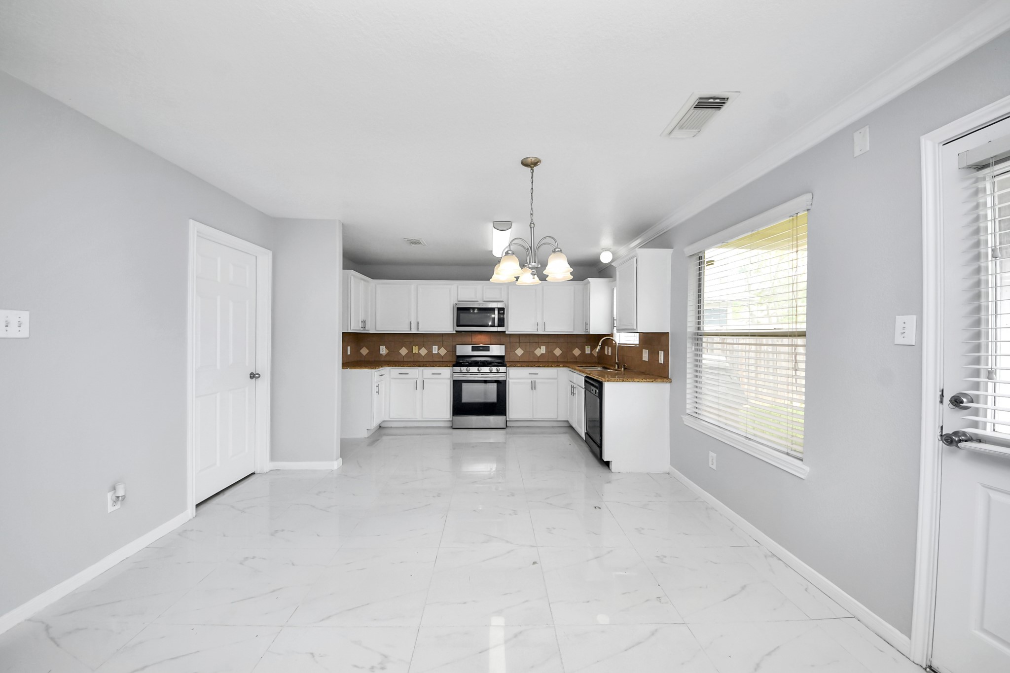 2406 Gwenfair Drive Spring, TX 77373 - Photo 10 of 44