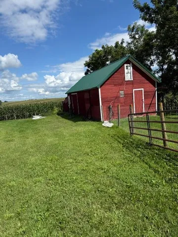 $299,900 | 18256 Highway 43, Mabel, MN 55954