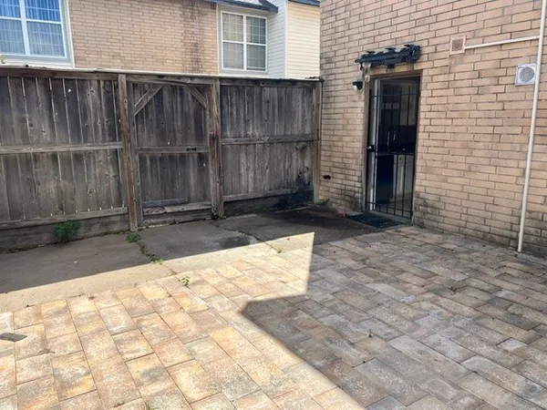 a view of backyard with small space