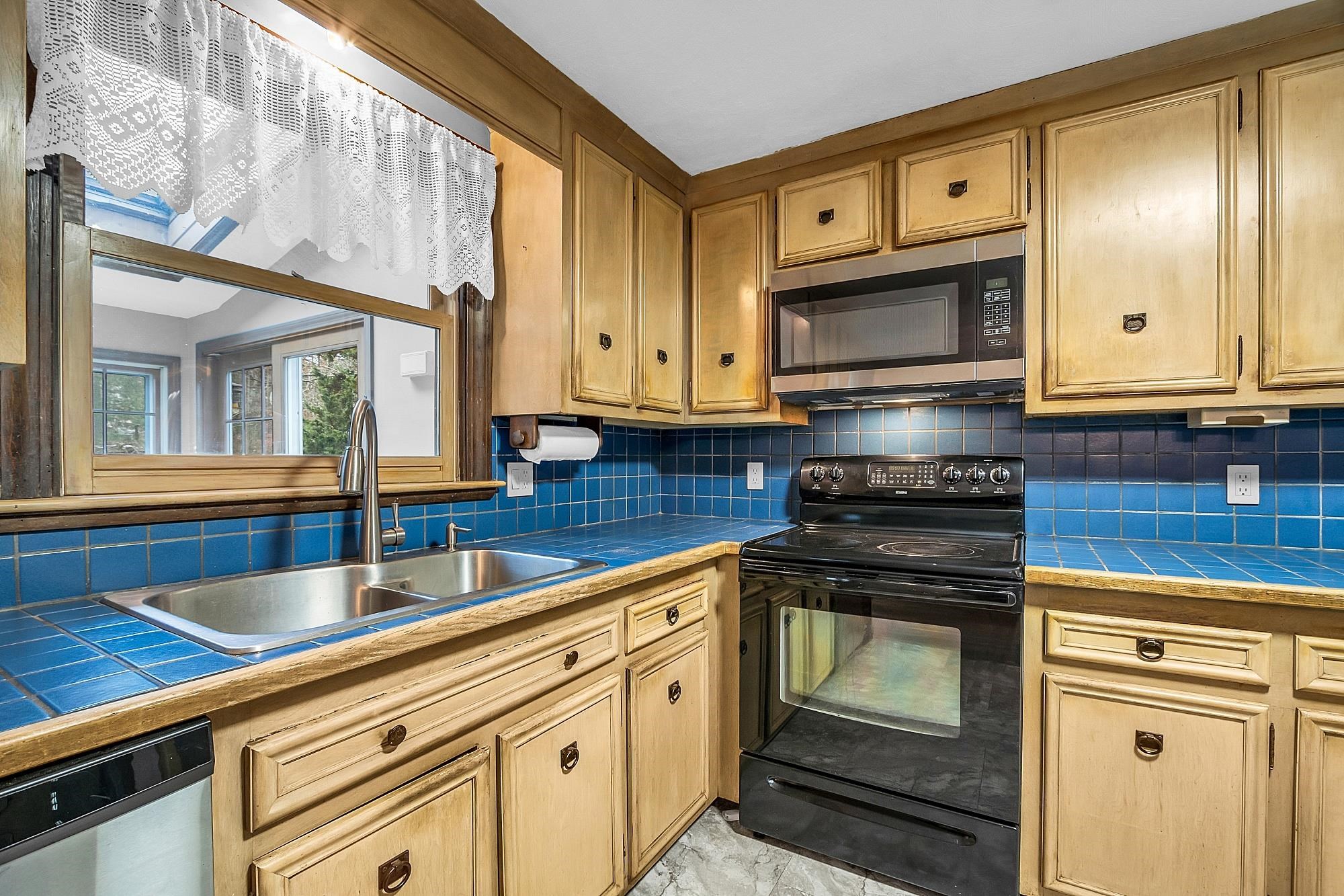 17 Brookview Drive Pelham, NH 03076 - Photo 20 of 48