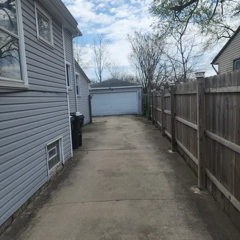 a view of backyard and trees