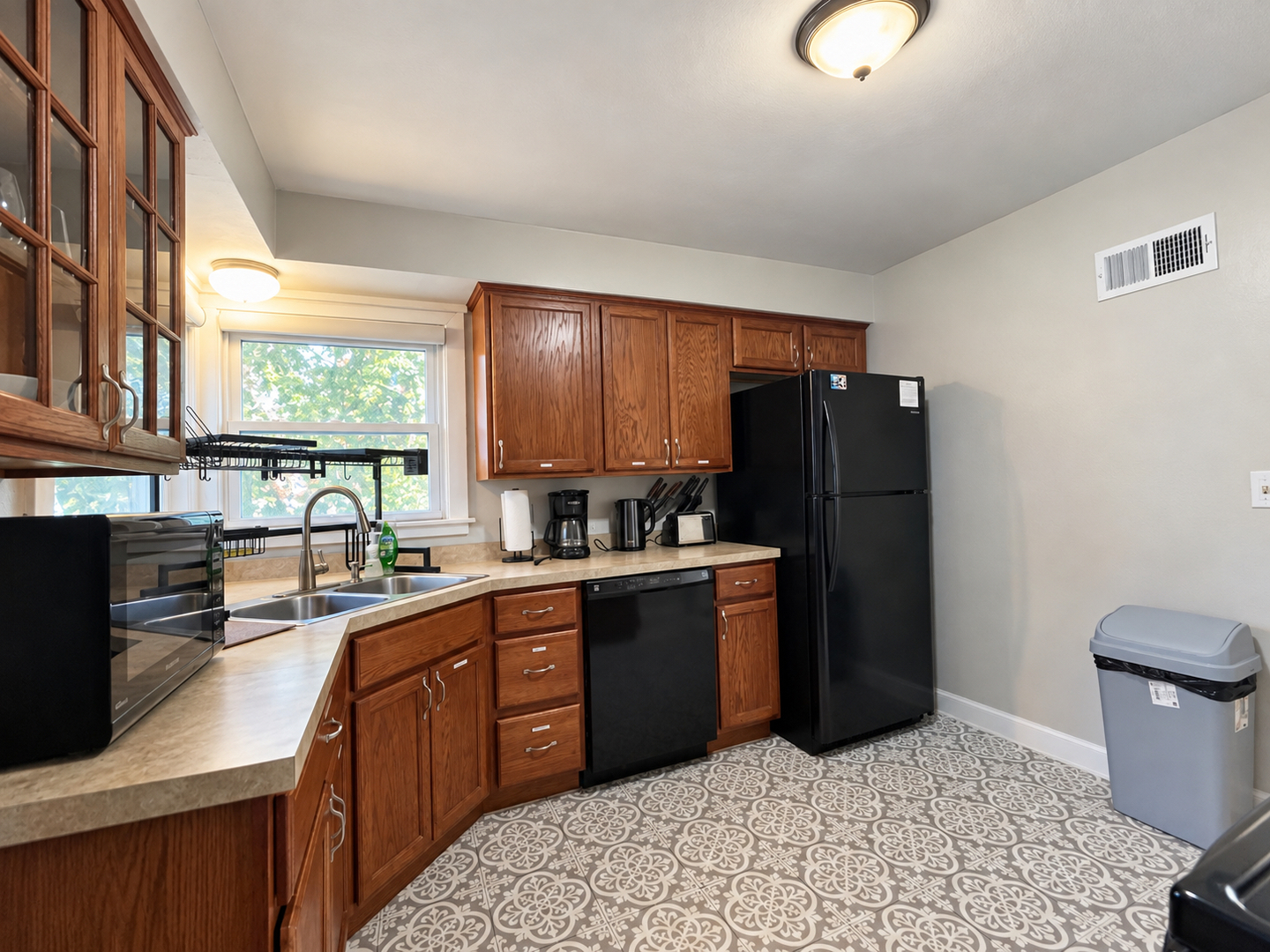 1108 West Springfield Avenue Champaign, IL 61821 - Photo 13 of 26 Gallery Image 13