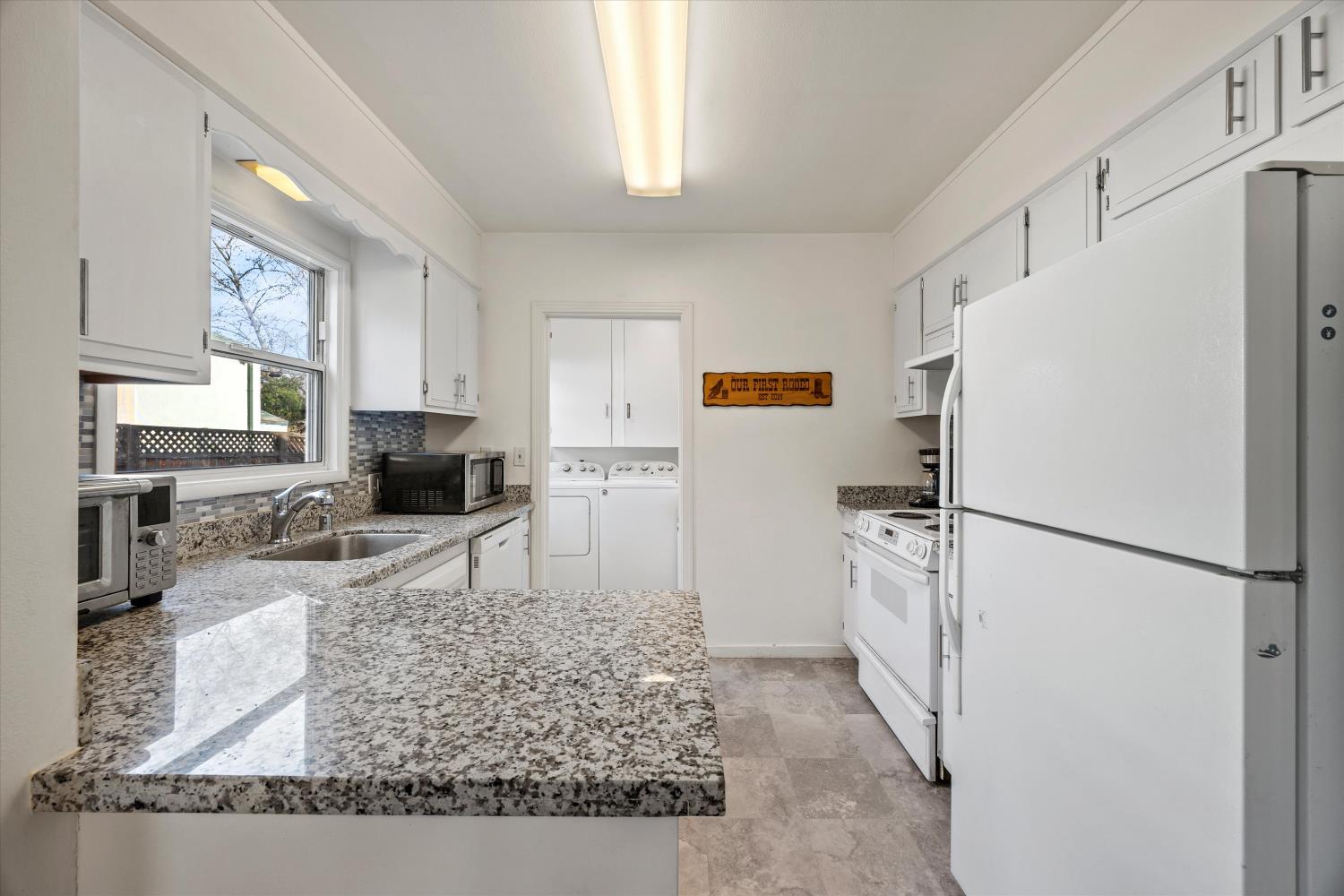 1231 Rodeo Way Sacramento, CA 95819 - Photo 11 of 21