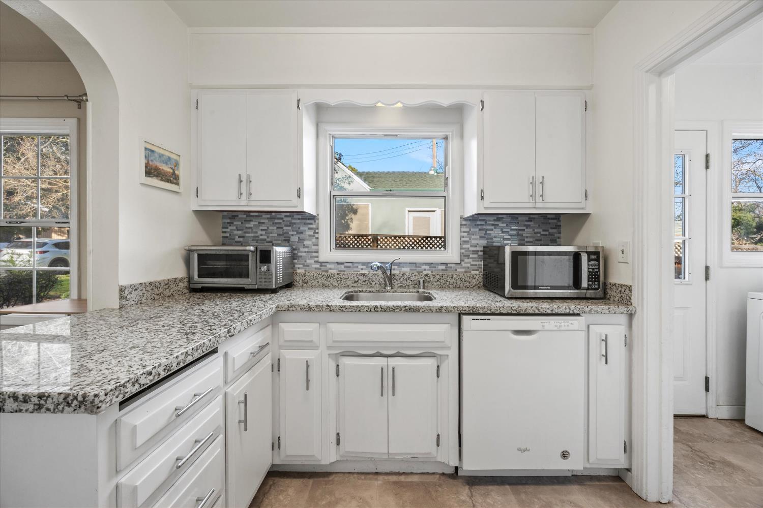 1231 Rodeo Way Sacramento, CA 95819 - Photo 10 of 21