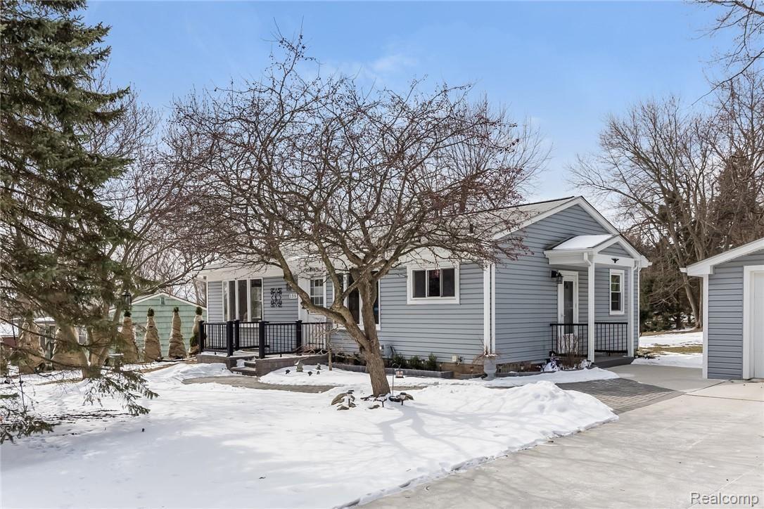 135 Arizona Avenue Rochester, MI 48309 - Photo 2 of 26 001-photo-flowering-trees-6828954.jpg