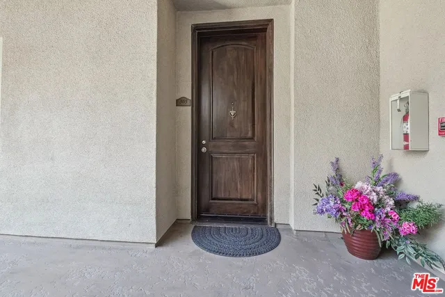 a view of entryway with kitchen