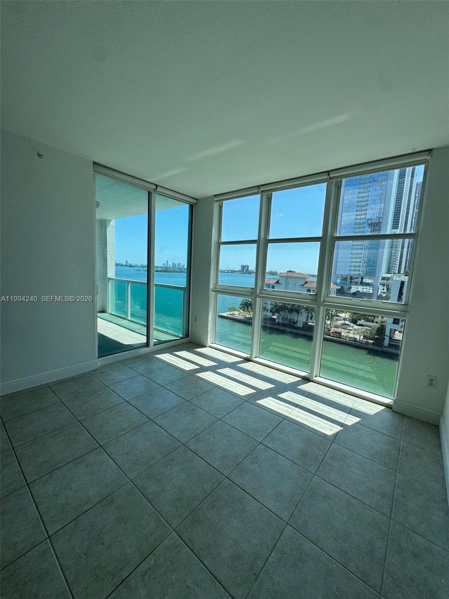 500 Northeast 29th Street, Unit 907 Miami, FL 33137 - Photo 5 of 8 a view of backyard and window