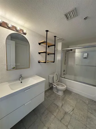 $2,100 | 500 Northeast 29th Street, Unit 907, Miami, FL 33137
