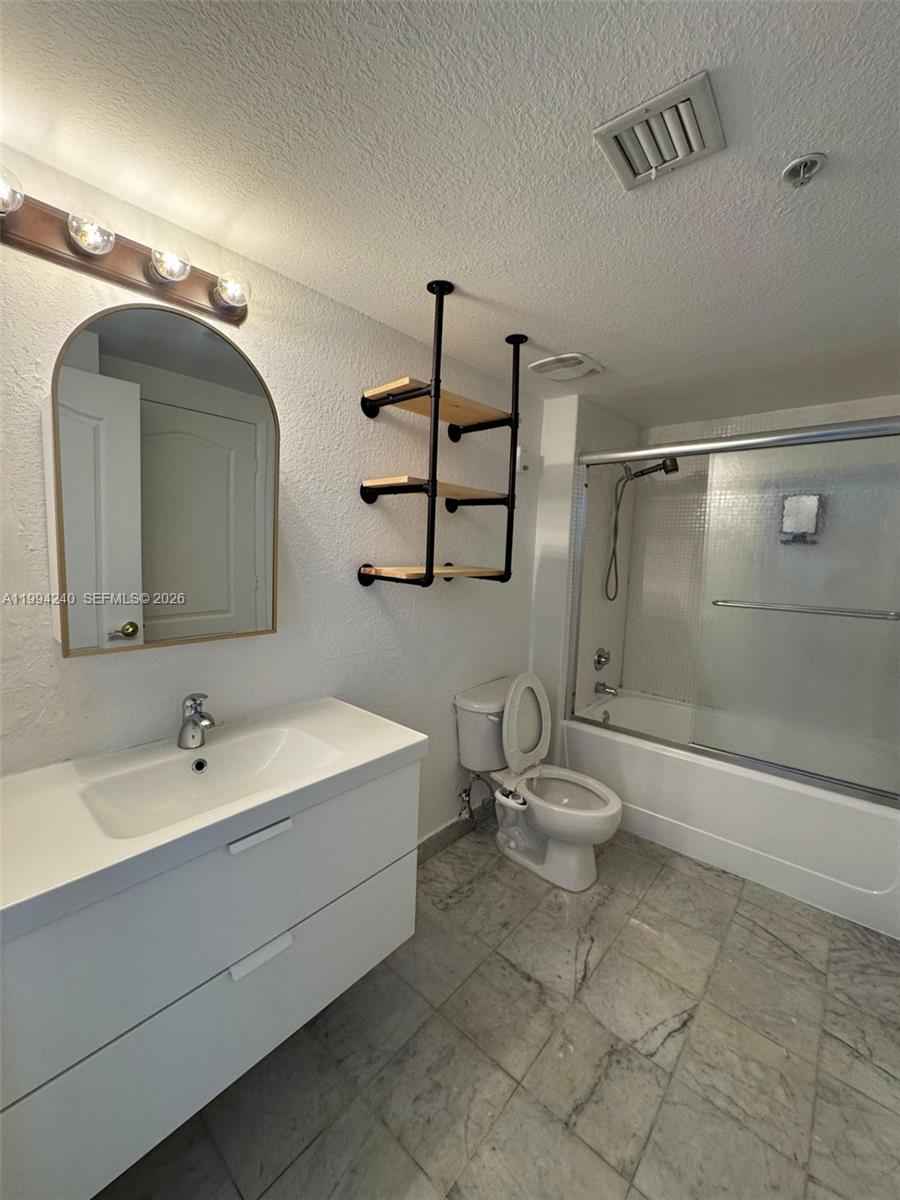 500 Northeast 29th Street, Unit 907 Miami, FL 33137 - Photo 7 of 8 a bathroom with a toilet a sink and bathtub