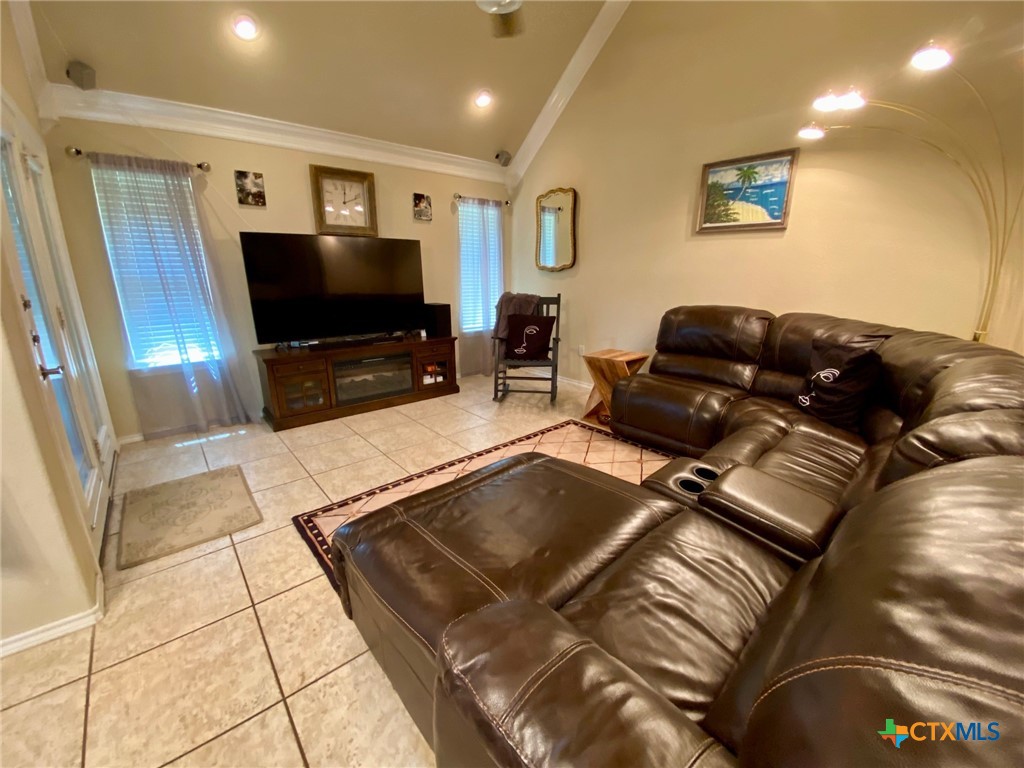 210 Ranchgate Trail McGregor, TX 76657 - Photo 17 of 33 Family room