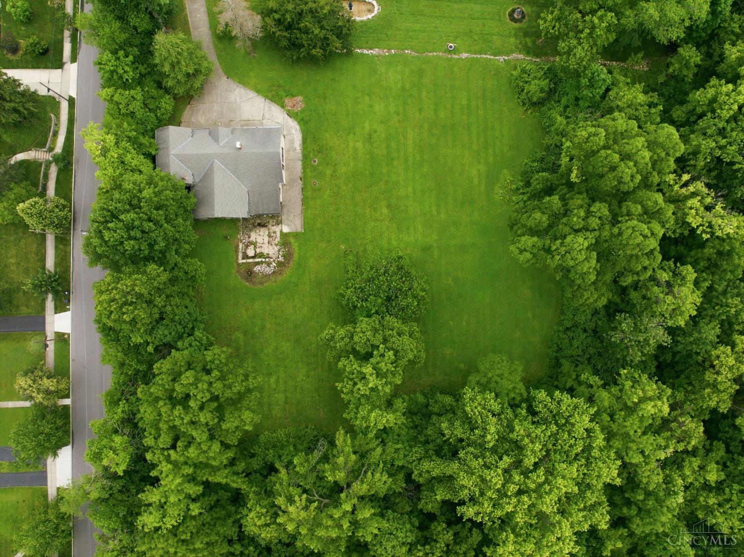 353 Oliver Road Wyoming, OH 45215 - Photo 4 of 25