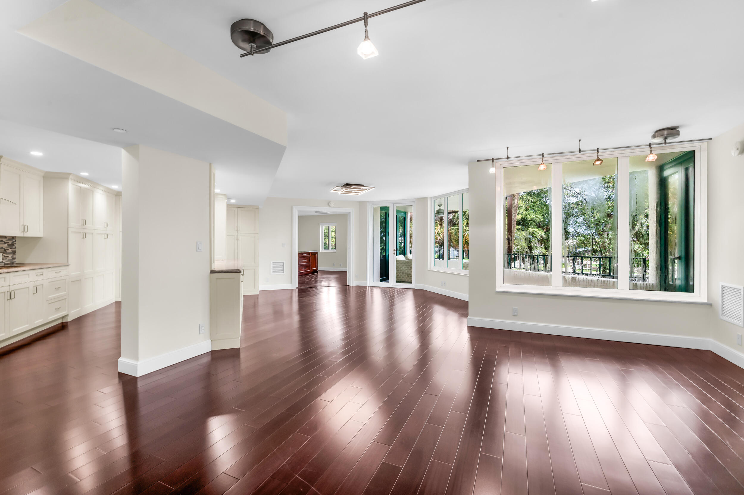 100 Southeast 5th Avenue, Unit 202 Boca Raton, FL 33432 - Photo 28 of 63 photo-5