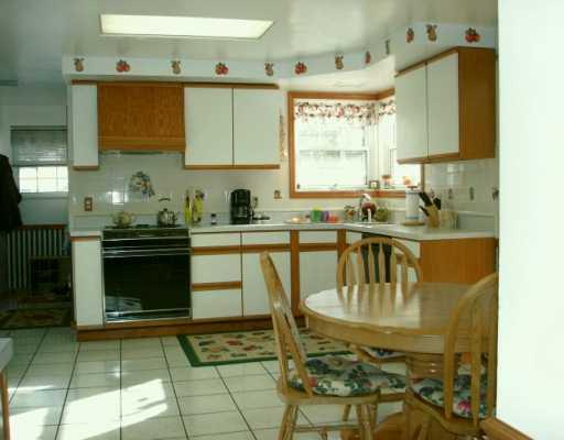 835 Field Club Road Pittsburgh, PA 15238 - Photo 3 of 6 Kitchen.