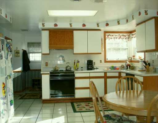 835 Field Club Road Pittsburgh, PA 15238 - Photo 4 of 6 Kitchen.