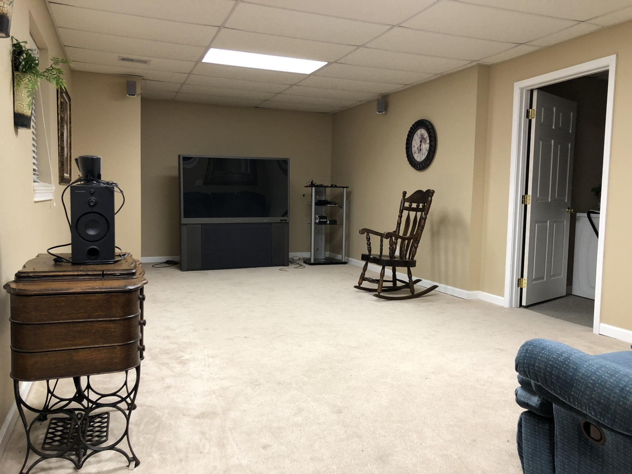 13711 Vonore Road Loudon, TN 37774 - Photo 26 of 34 a living room with furniture and a flat screen tv
