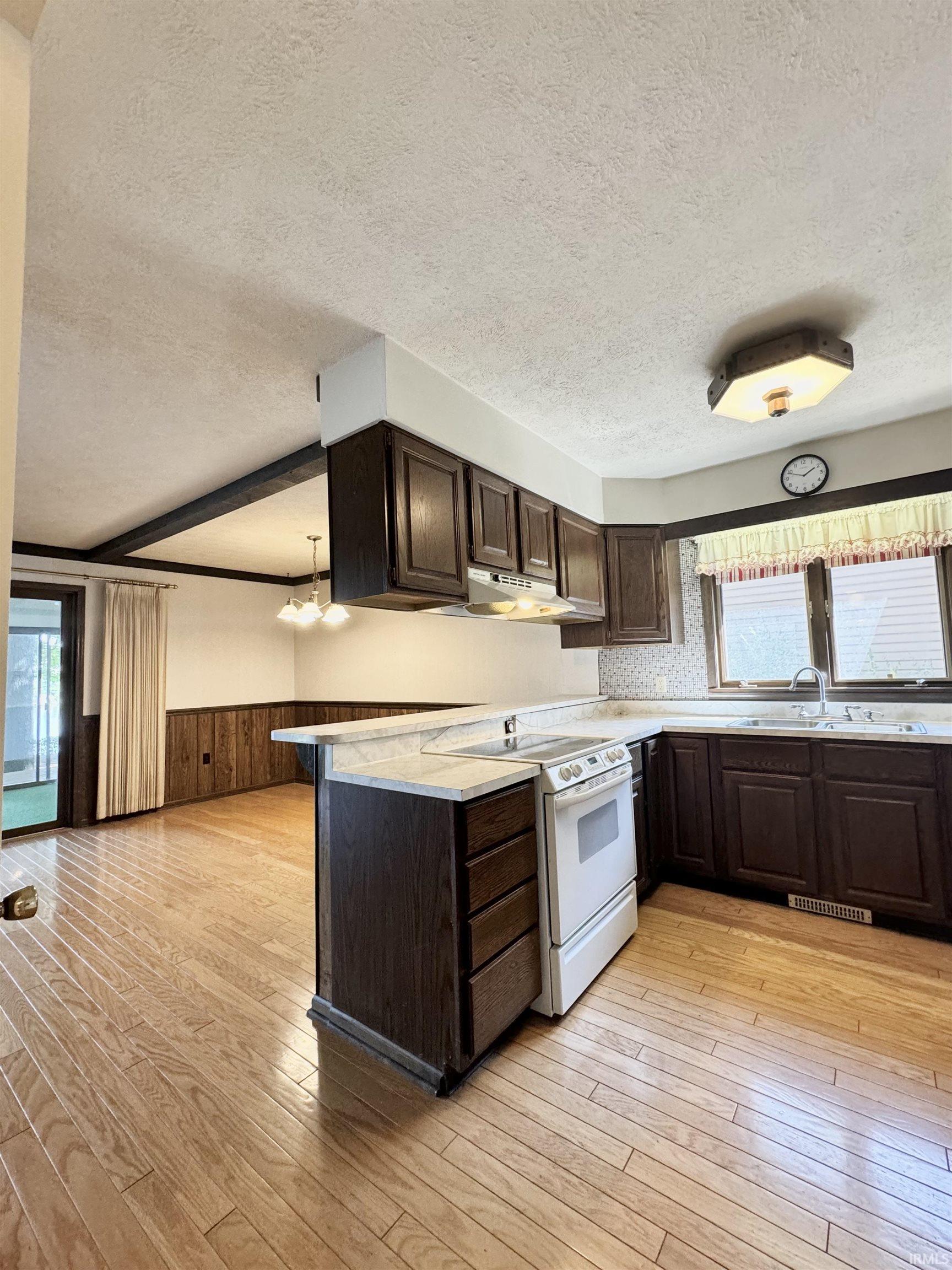 5063 Freeman View Road Monticello, IN 47960 - Photo 12 of 36 Gallery Image 12