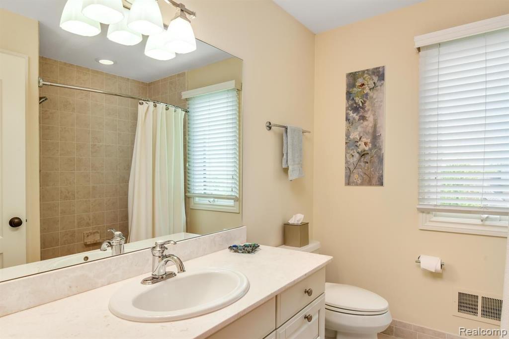 661 Langley Road Rochester Hills, MI 48309 - Photo 28 of 41