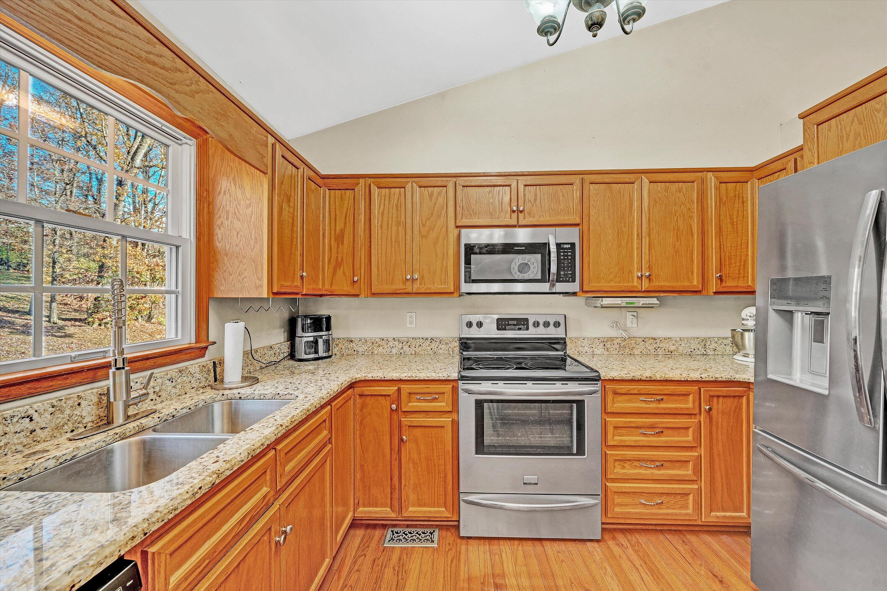 826 Coyner Springs Road Roanoke, VA 24012 - Photo 15 of 37 16-DSC00506