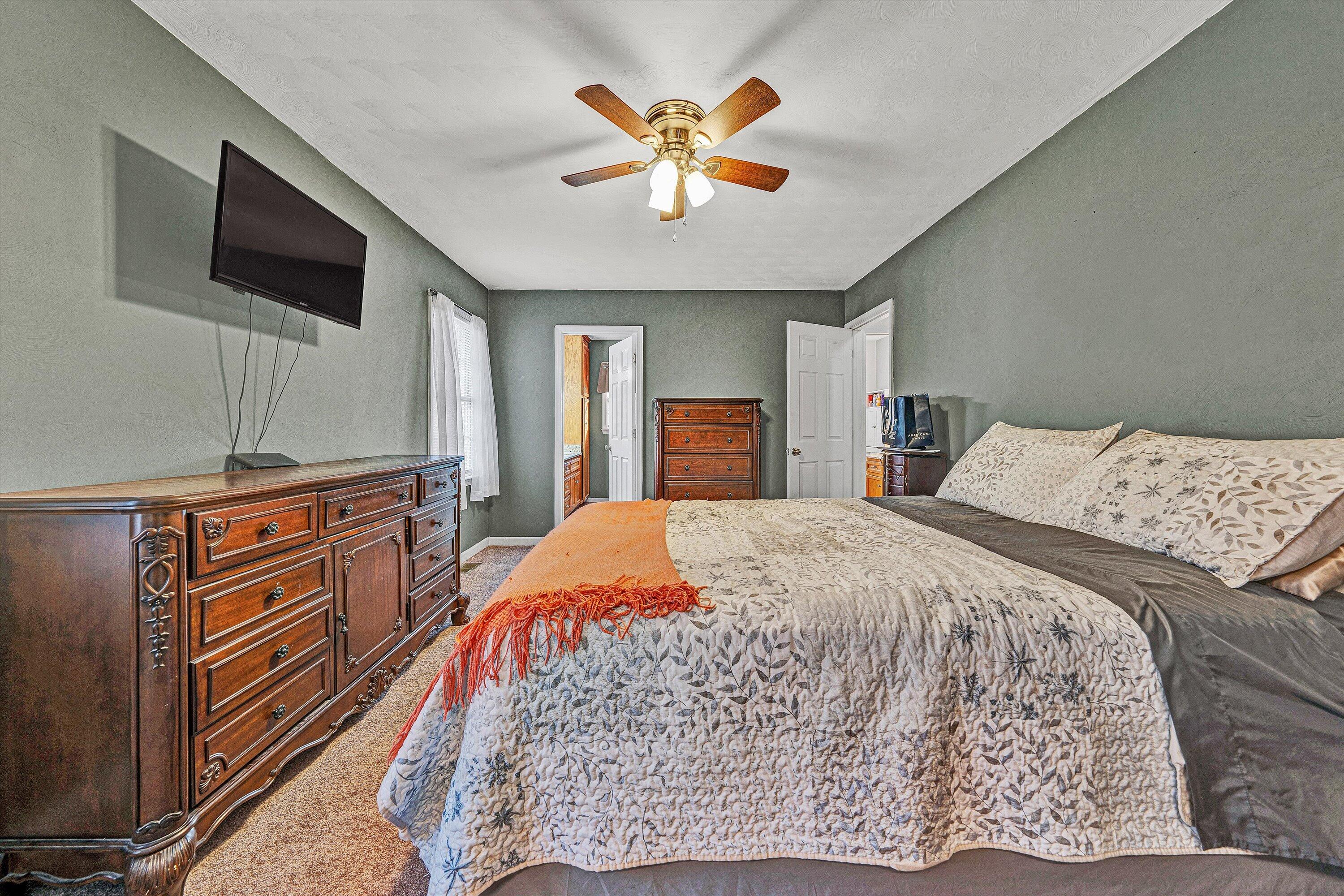 826 Coyner Springs Road Roanoke, VA 24012 - Photo 17 of 37 21-DSC00521