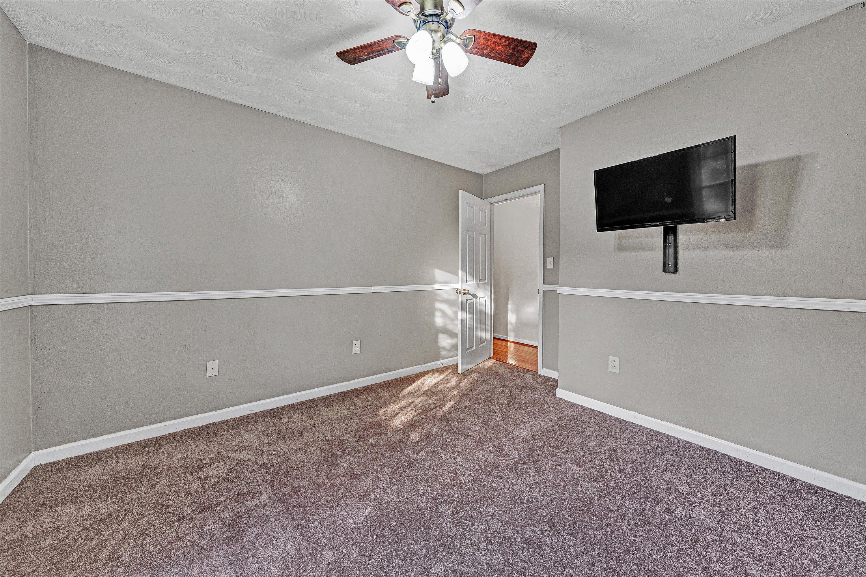 826 Coyner Springs Road Roanoke, VA 24012 - Photo 21 of 37 19-DSC00515