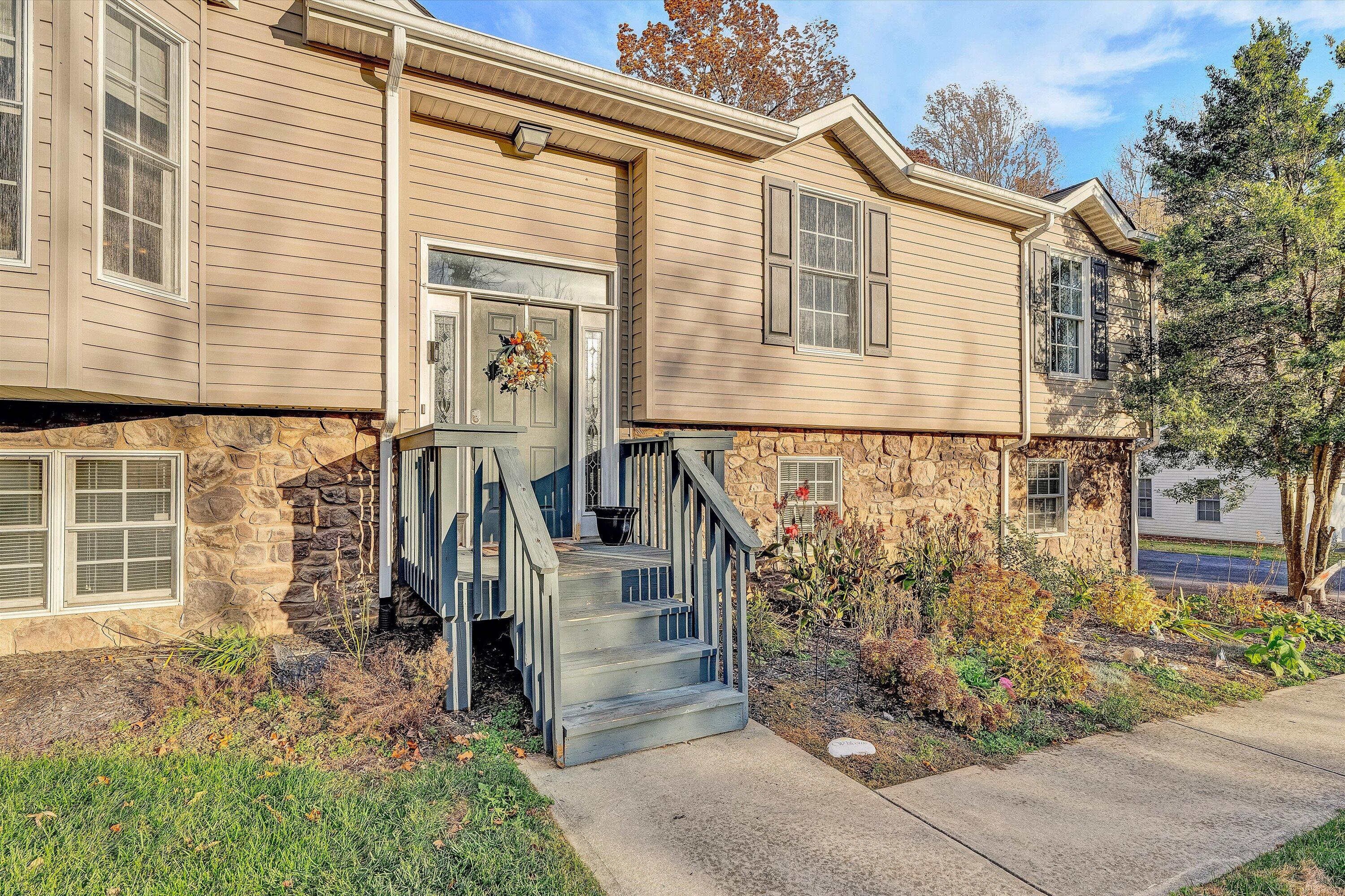 826 Coyner Springs Road Roanoke, VA 24012 - Photo 4 of 37 04-DSC00590