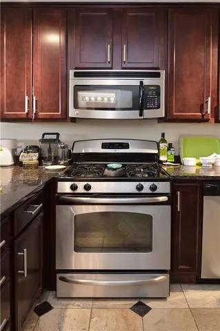 $114,000 | 700 East 8th Street, Unit 9L, Kansas City, MO 64106