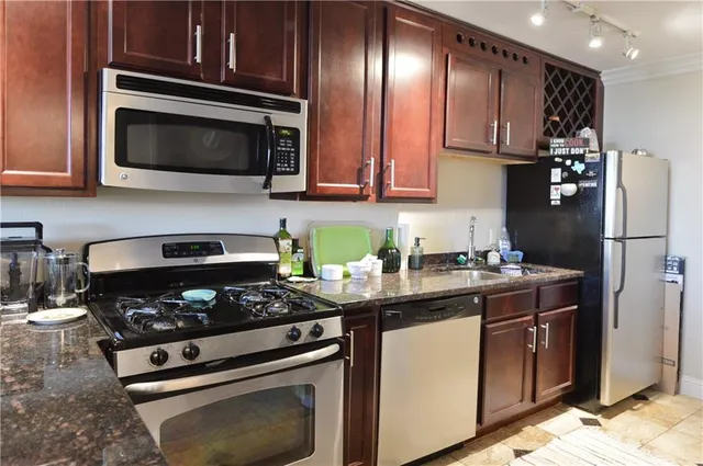 $114,000 | 700 East 8th Street, Unit 9L, Kansas City, MO 64106