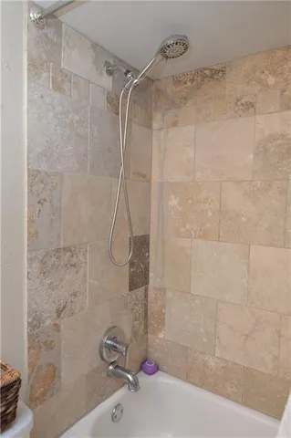 $114,000 | 700 East 8th Street, Unit 9L, Kansas City, MO 64106