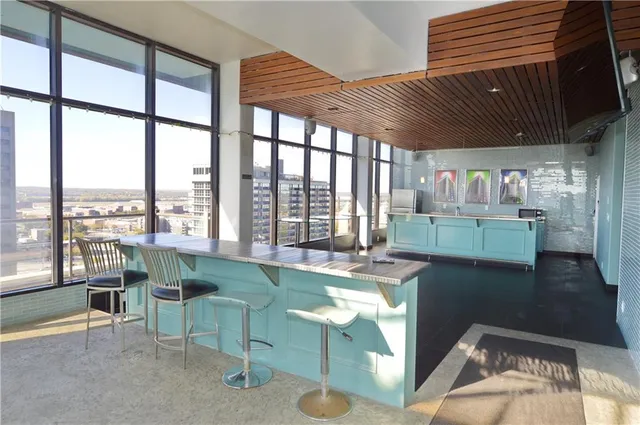 $114,000 | 700 East 8th Street, Unit 9L, Kansas City, MO 64106