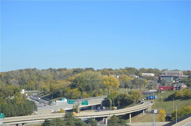$114,000 | 700 East 8th Street, Unit 9L, Kansas City, MO 64106