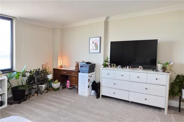 $114,000 | 700 East 8th Street, Unit 9L, Kansas City, MO 64106