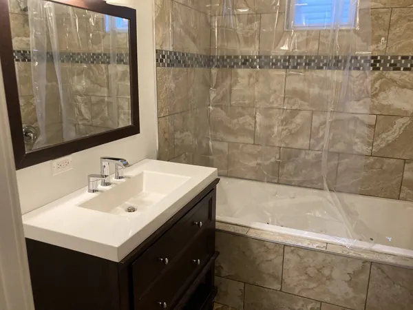 $3,599 | 1846 North Mozart Street, Unit 1, Chicago, IL 60647