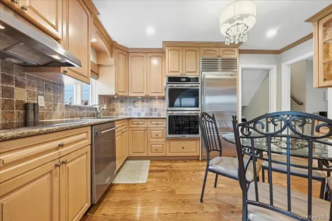 $1,385,000 | 33 Pell Terrace, Garden City, NY 11530
